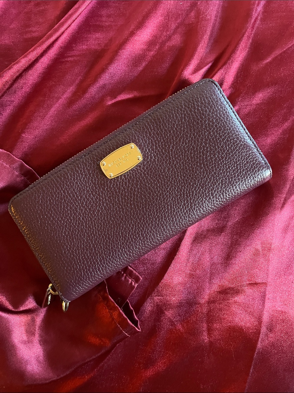 Michael Kors Jet Set Travel Continental Wristlet Wallet Burgundy Leather Maroon